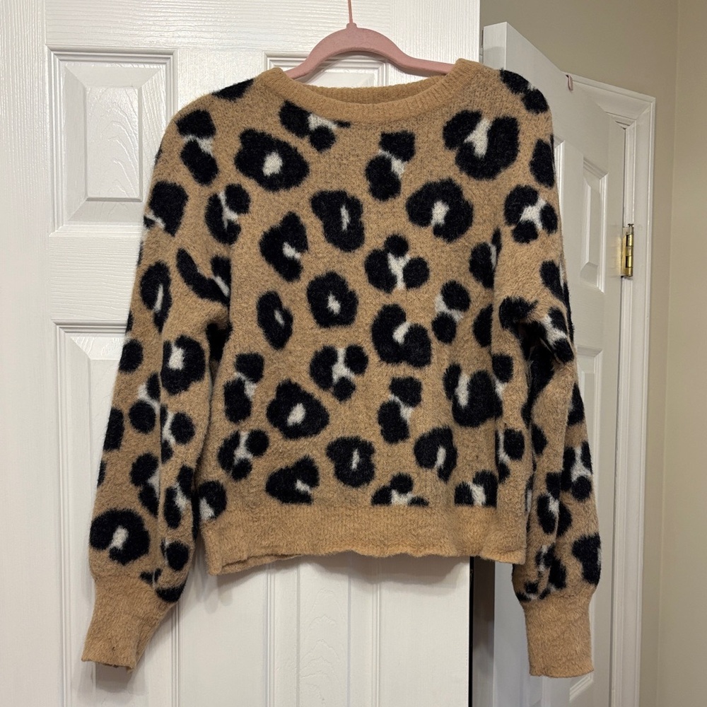 Leopard Pattern Crew Neck Sweater - Tan and Black